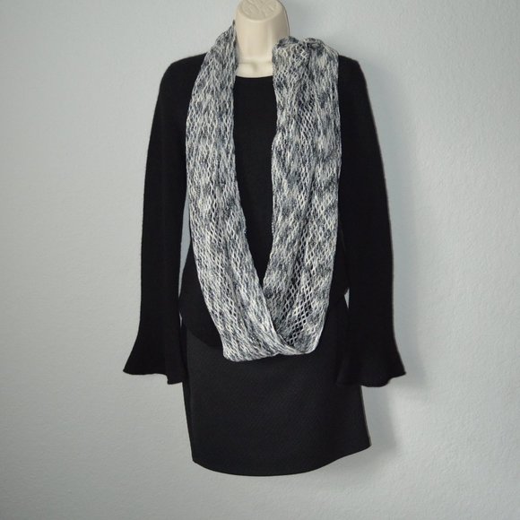 Steve Madden Grey Black & White Fishnet Infinity Crochet Scarf OS - Picture 2 of 6